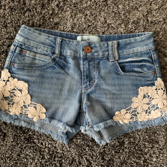 Jolt Jean Denim Shorts Floral Lace 